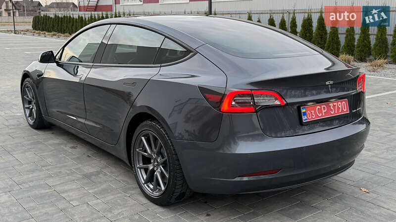 Седан Tesla Model 3 2021 в Луцьку
