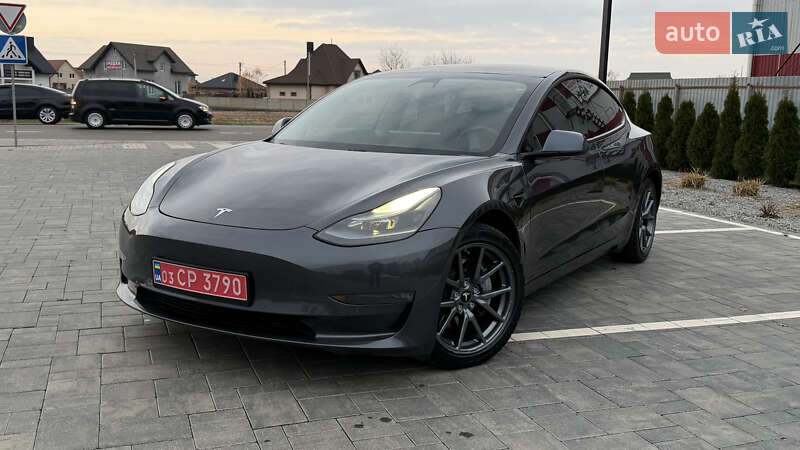 Седан Tesla Model 3 2021 в Луцьку