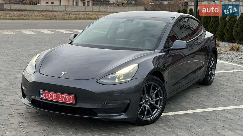 Седан Tesla Model 3 2021 в Луцьку