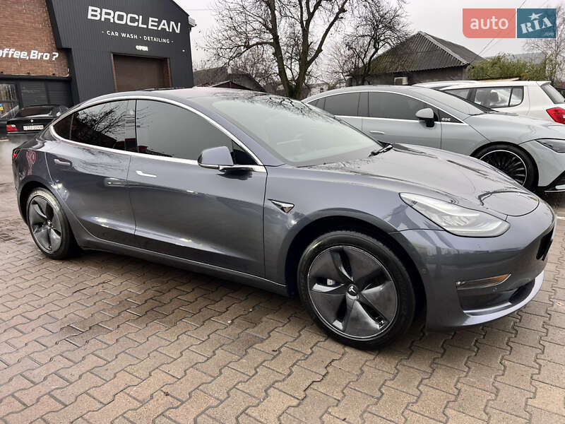 Седан Tesla Model 3 2018 в Киеве