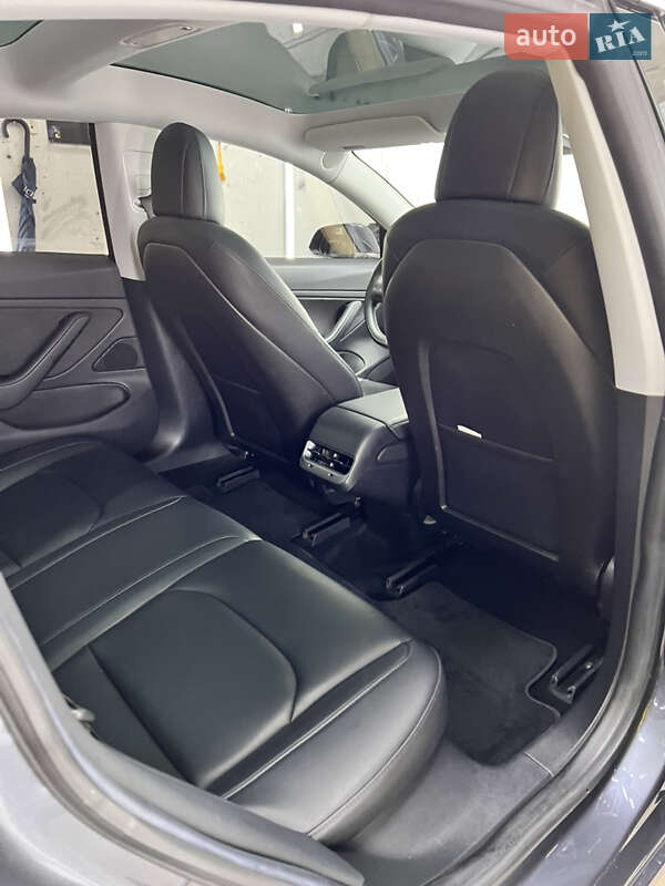 Седан Tesla Model 3 2018 в Киеве