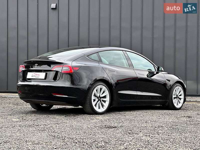 Седан Tesla Model 3 2022 в Луцке