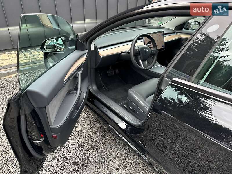 Седан Tesla Model 3 2022 в Луцке