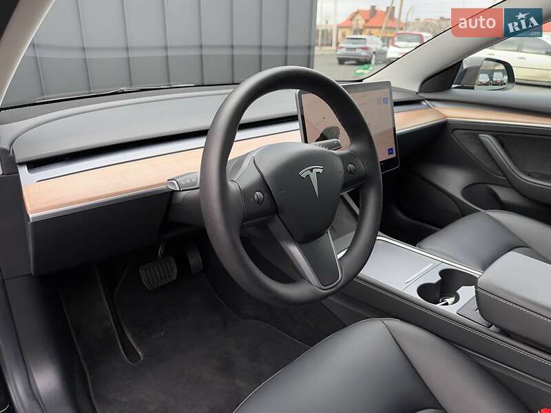 Седан Tesla Model 3 2022 в Луцке