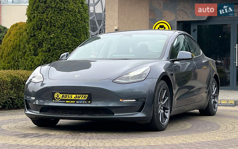 Седан Tesla Model 3 2022 в Львове