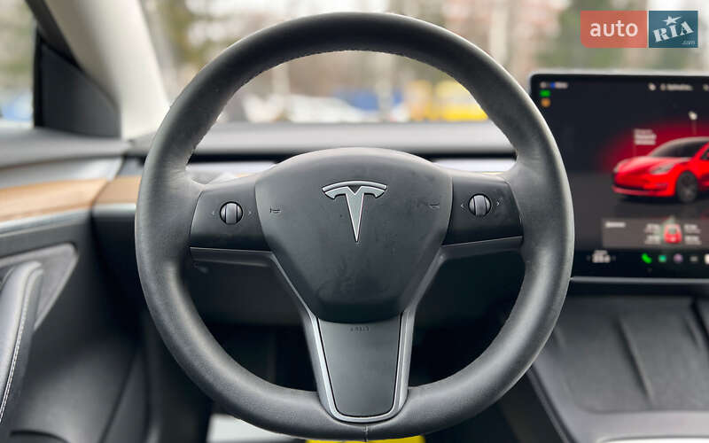 Седан Tesla Model 3 2022 в Львове