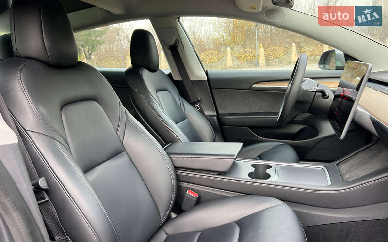 Седан Tesla Model 3 2022 в Львове