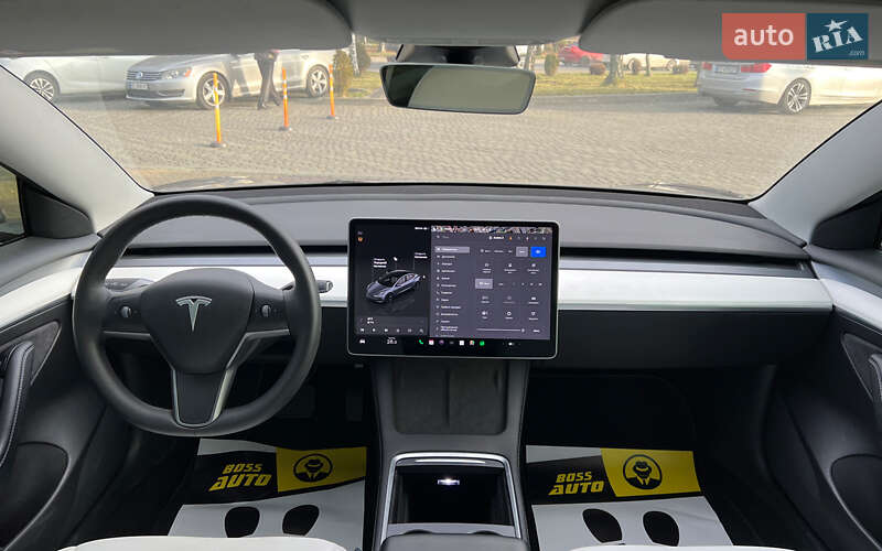 Седан Tesla Model 3 2022 в Львове