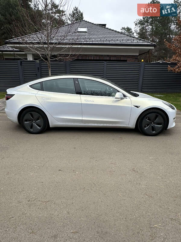 Седан Tesla Model 3 2019 в Киеве