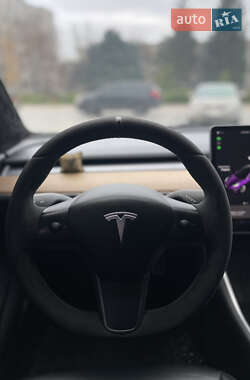 Седан Tesla Model 3 2019 в Кременчуці