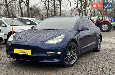 Седан Tesla Model 3 2022 в Умани