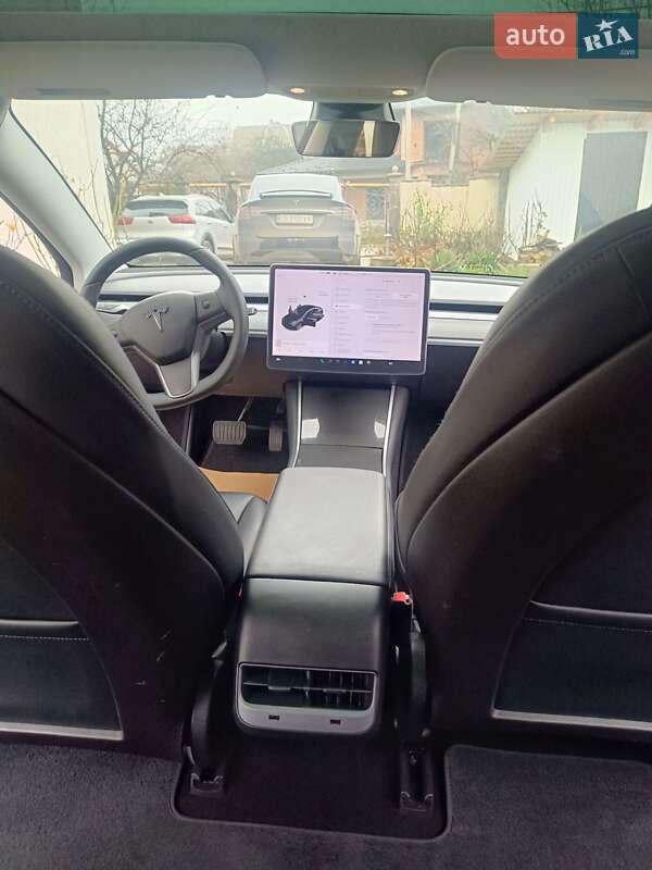 Седан Tesla Model 3 2019 в Черновцах