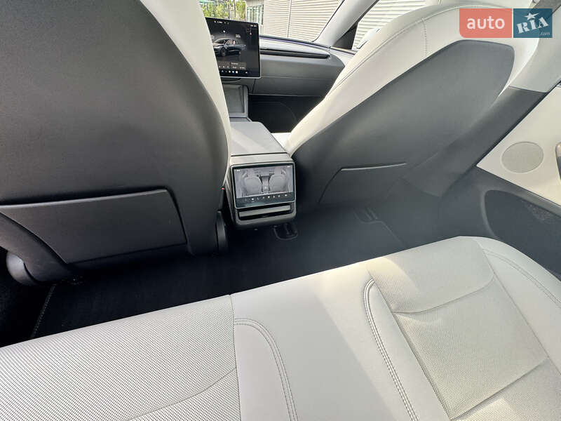 Седан Tesla Model 3 2024 в Днепре