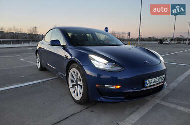 Седан Tesla Model 3 2020 в Львове
