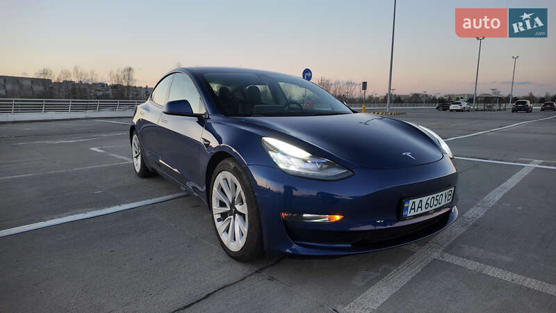 Седан Tesla Model 3 2020 в Львове