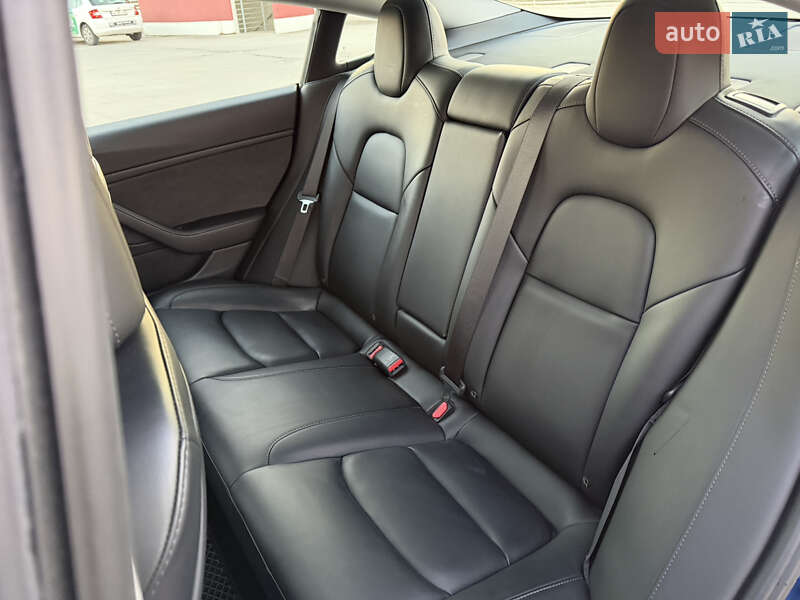 Седан Tesla Model 3 2020 в Львове