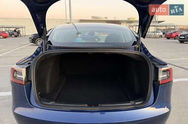 Седан Tesla Model 3 2020 в Львове