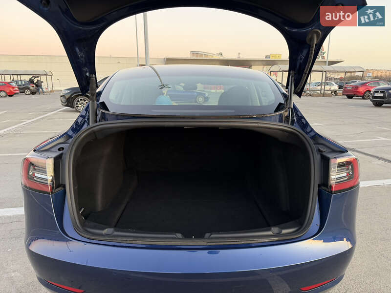 Седан Tesla Model 3 2020 в Львове