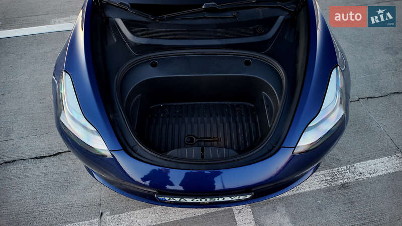 Седан Tesla Model 3 2020 в Львове