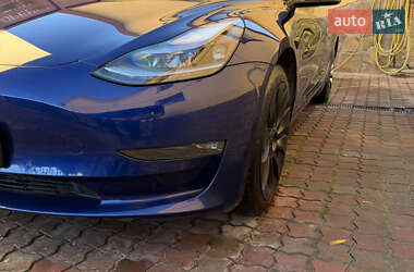 Седан Tesla Model 3 2022 в Львове