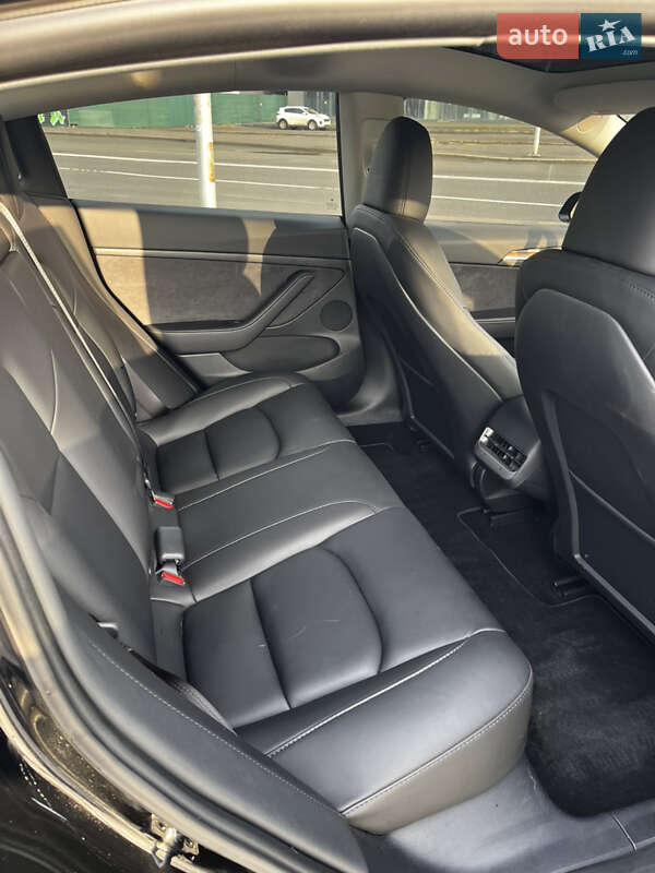 Седан Tesla Model 3 2023 в Харкові
