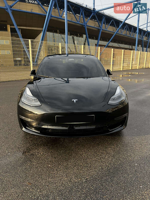 Седан Tesla Model 3 2023 в Харкові