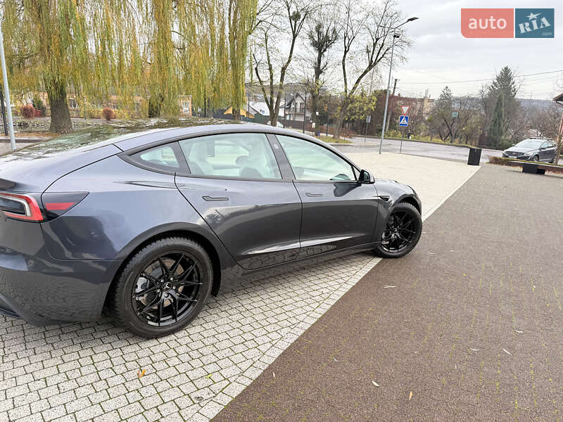 Седан Tesla Model 3 2024 в Львове