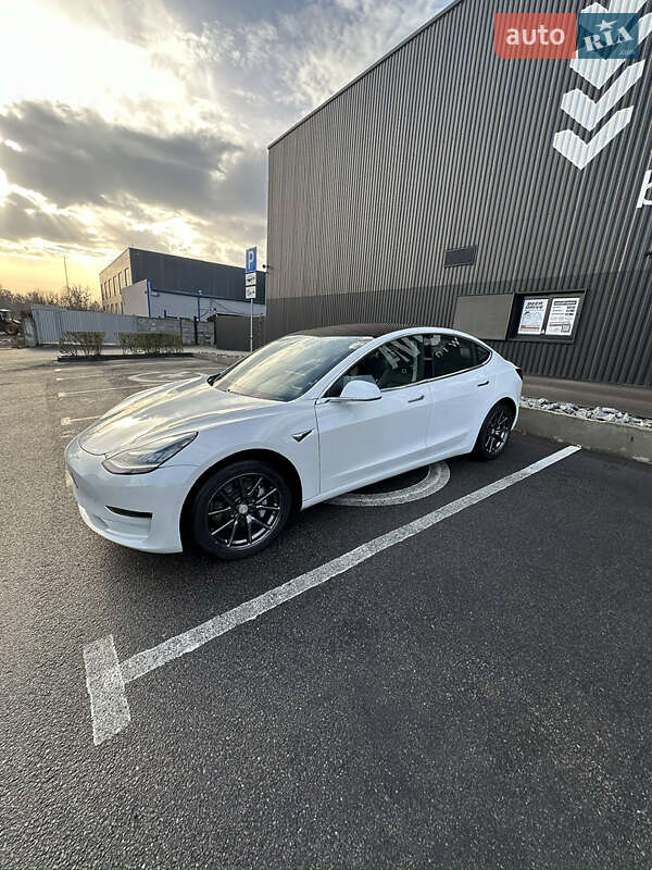 Седан Tesla Model 3 2018 в Днепре
