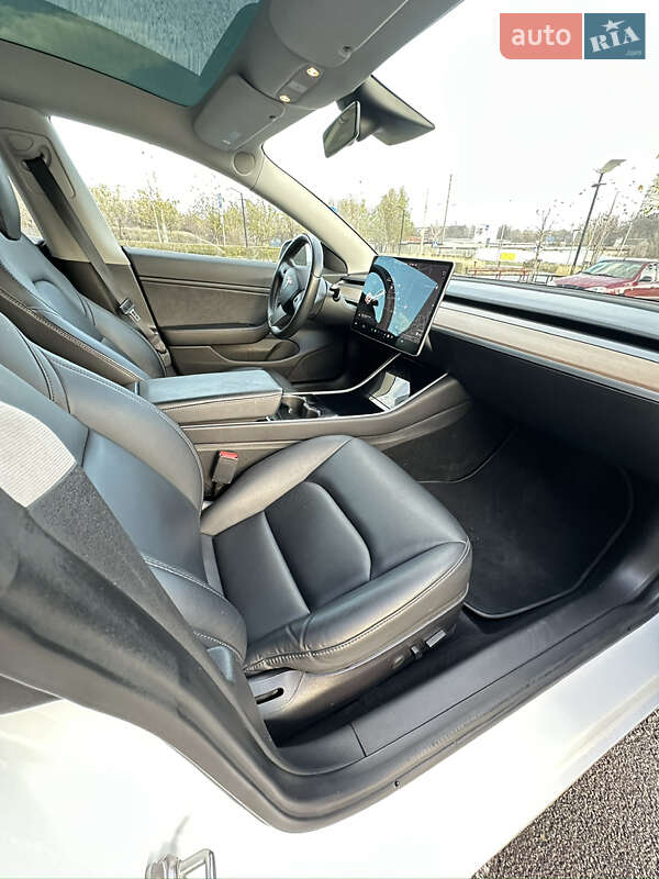 Седан Tesla Model 3 2018 в Днепре