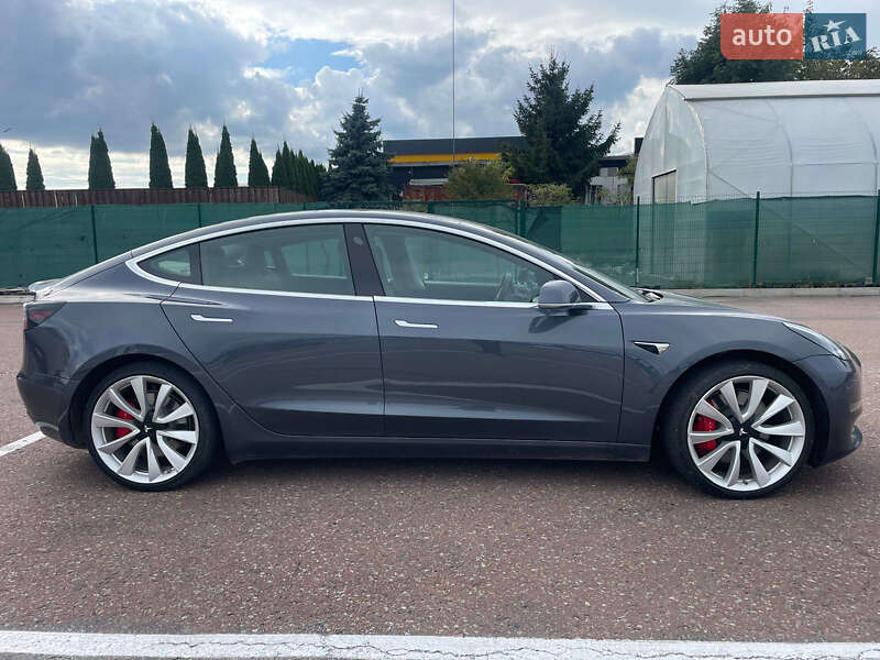 Седан Tesla Model 3 2019 в Львові