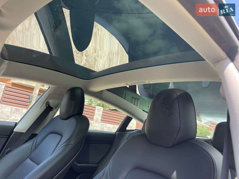 Седан Tesla Model 3 2019 в Львові