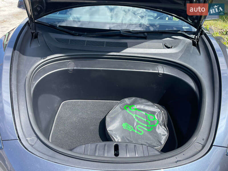 Седан Tesla Model 3 2019 в Львові