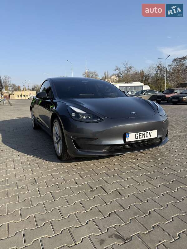 Седан Tesla Model 3 2023 в Одесі