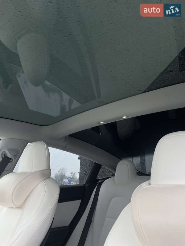 Седан Tesla Model 3 2018 в Львове