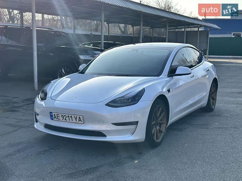 Седан Tesla Model 3 2023 в Кривому Розі
