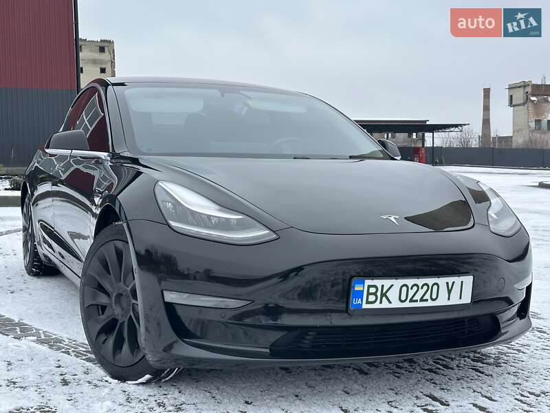 Седан Tesla Model 3 2018 в Ровно