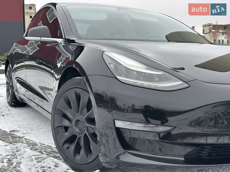 Седан Tesla Model 3 2018 в Ровно