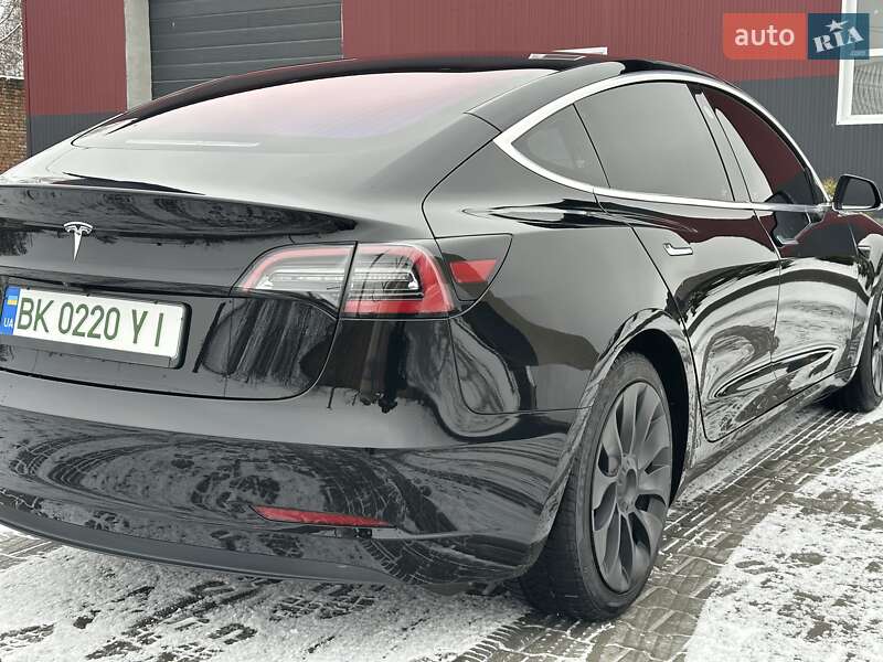 Седан Tesla Model 3 2018 в Ровно