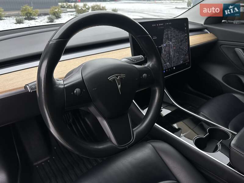 Седан Tesla Model 3 2018 в Ровно