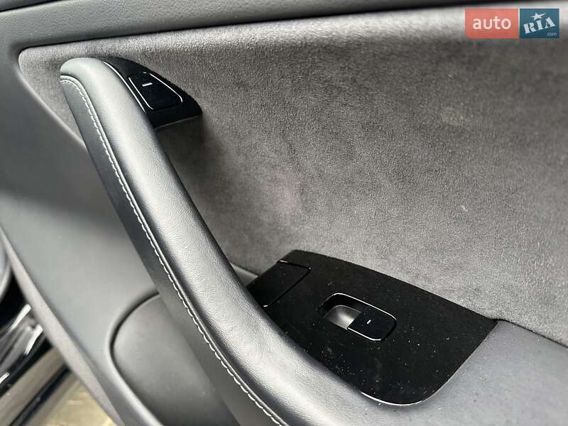 Седан Tesla Model 3 2018 в Ровно