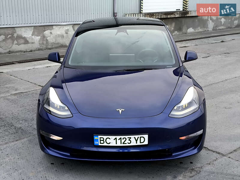 Седан Tesla Model 3 2023 в Львове