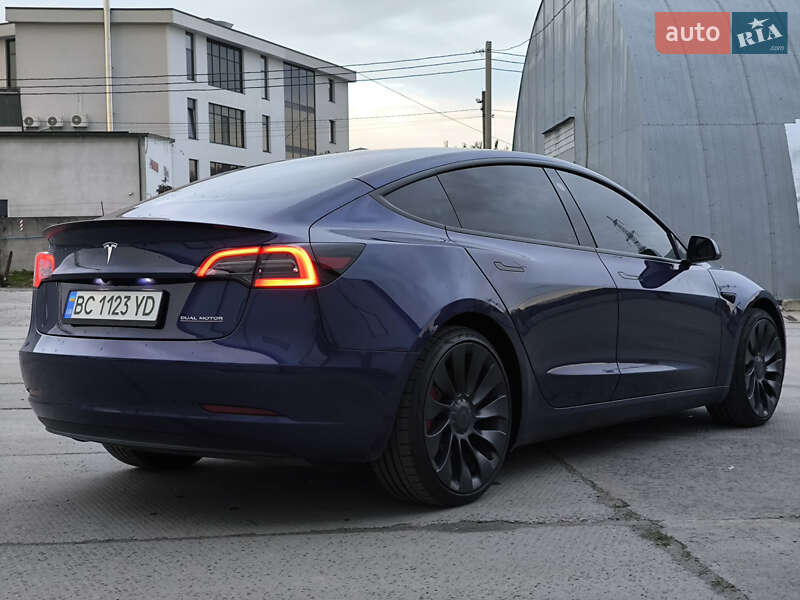 Седан Tesla Model 3 2023 в Львове