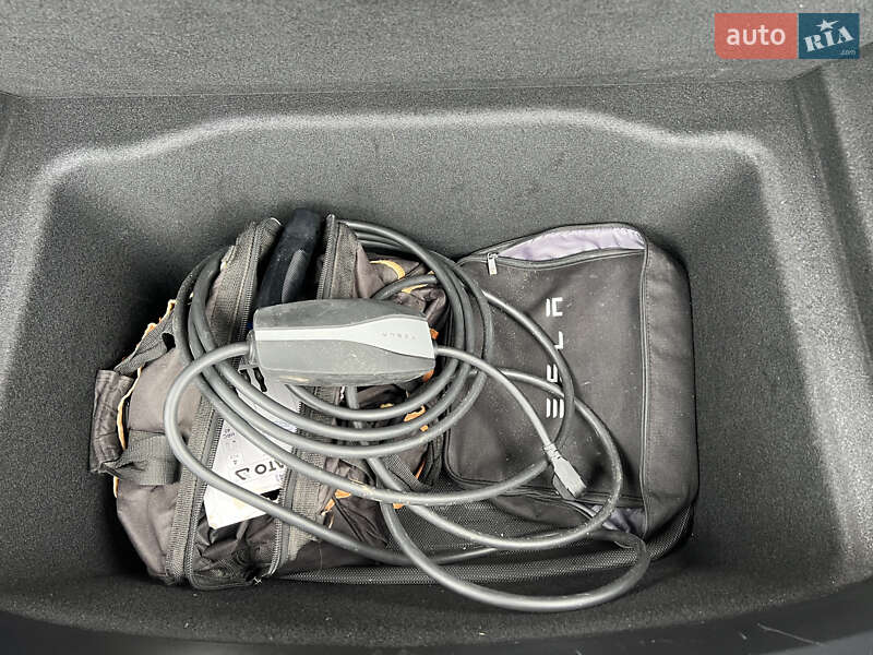 Седан Tesla Model 3 2022 в Луцке