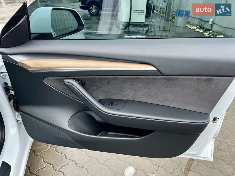 Седан Tesla Model 3 2022 в Луцке