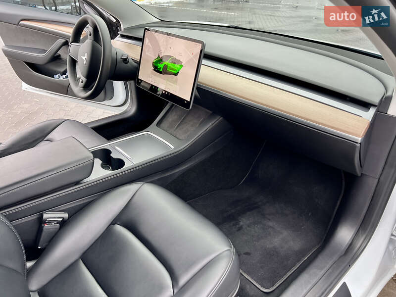 Седан Tesla Model 3 2022 в Луцке