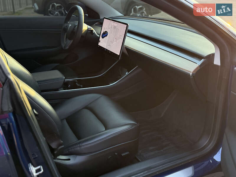 Седан Tesla Model 3 2019 в Одесі