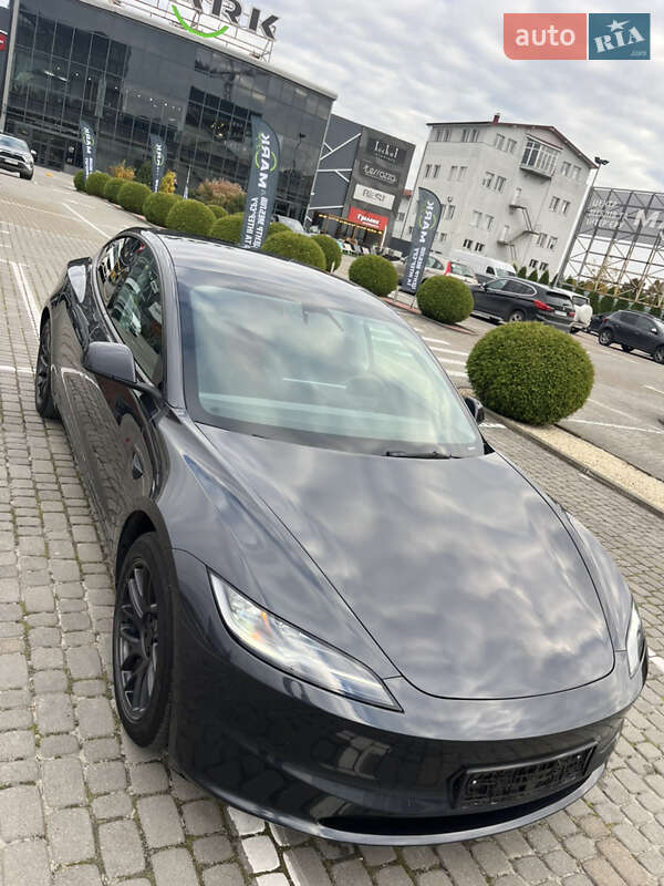 Седан Tesla Model 3 2024 в Львові