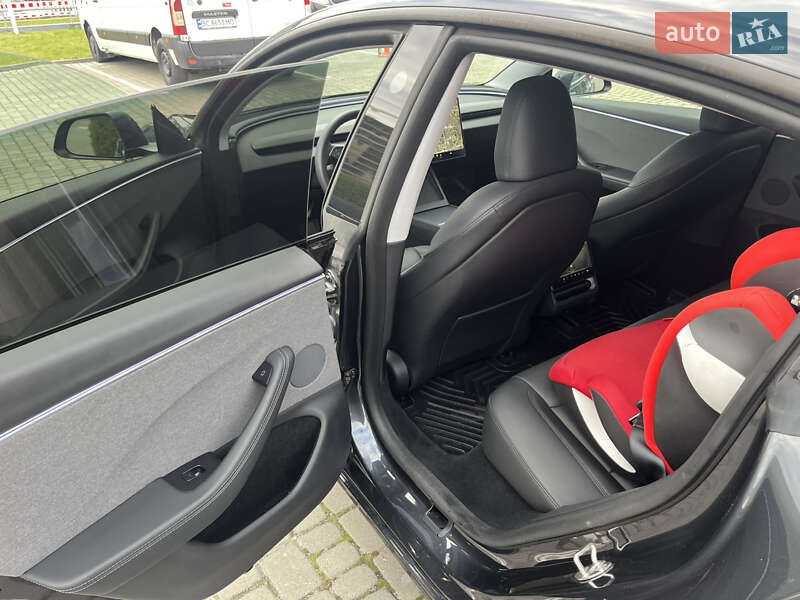 Седан Tesla Model 3 2024 в Львові