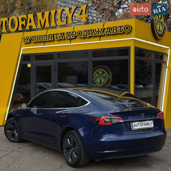 Седан Tesla Model 3 2019 в Киеве
