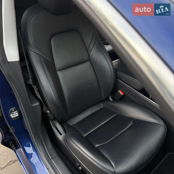 Седан Tesla Model 3 2019 в Киеве